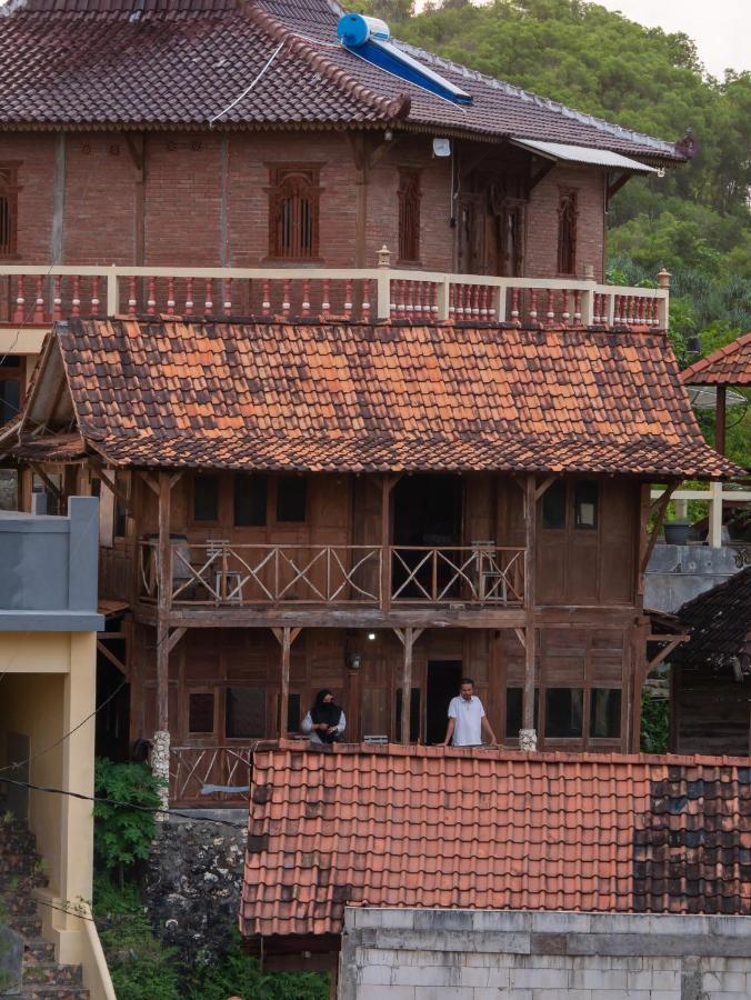 Villa Watu Kodok - Villa Located Close To The Beach Baron Exterior photo